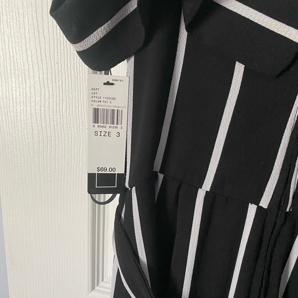 Black pinstripe jumpsuit cold shoulder - Picture 3 of 4